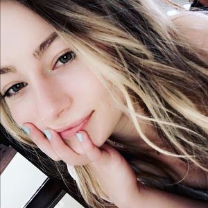 Meet Your Posher, Caitlyn!